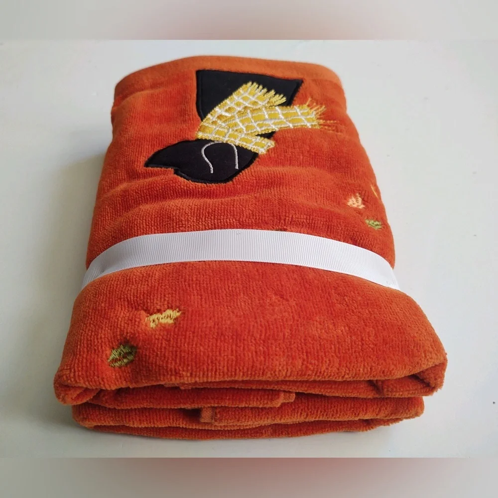 2pc WELL DRESSED HOME Hand Towel Set - Woven Outline of Dog Wearing Scarf